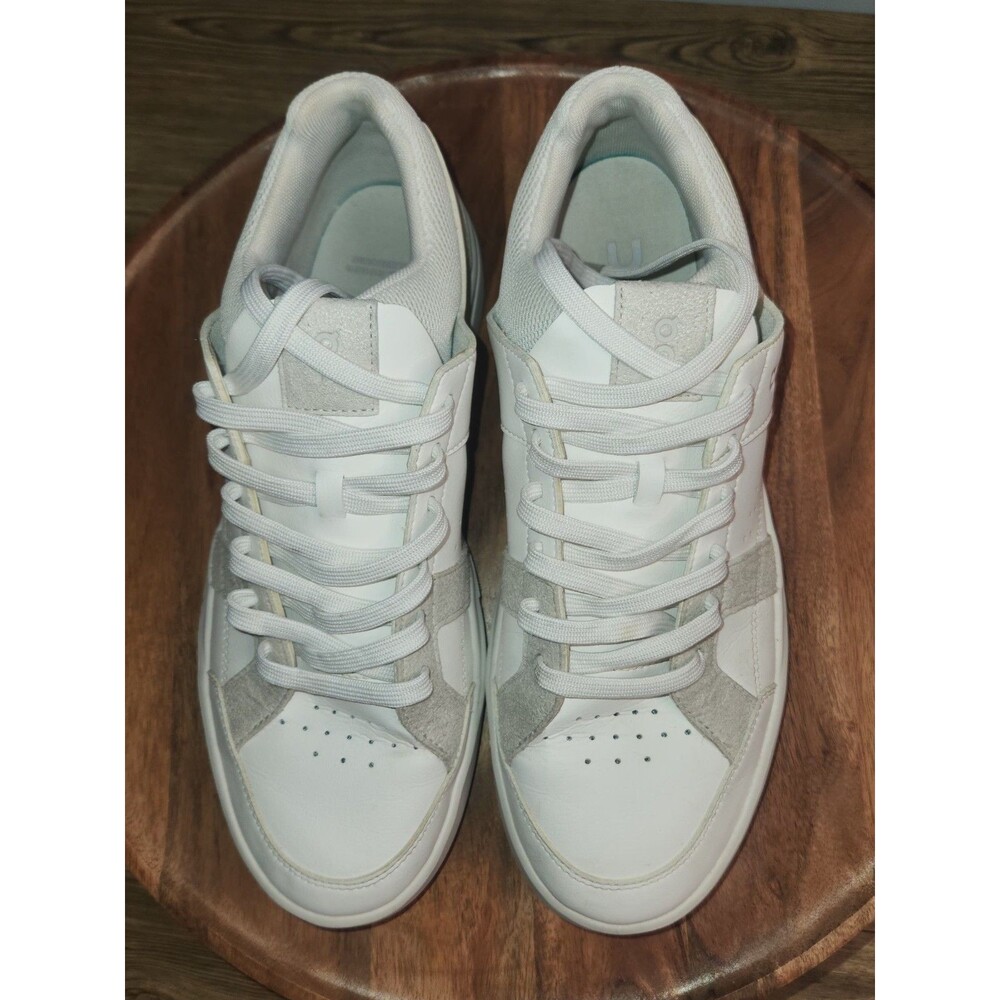 The Roger Clubhouse by On, Men's US Size 9.5, white leather sneakers - Picture 2 of 16
